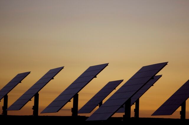 EUA sobem taxas sobre produtos 'made in China' da indústria de energia limpa