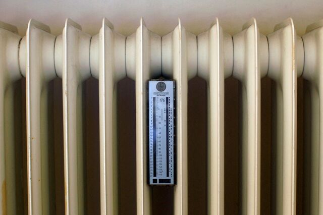 Eletricidade está mais cara e vem aí frio polar. Saiba como aquecer a casa sem estourar o orçamento