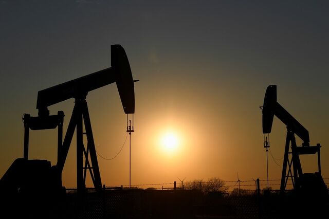 Preço do petróleo cai outra vez abaixo dos 80 dólares