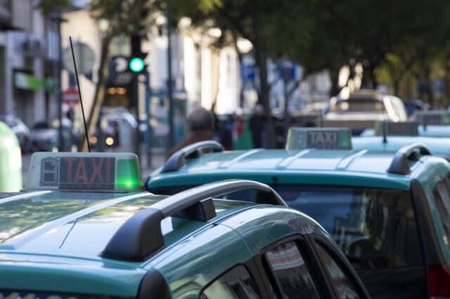 Proposta do Governo para táxis agrega municípios, renova tarifário e aposta no digital