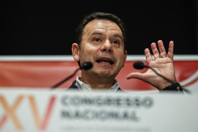 Luís Montenegro propõe recuperação 'do tempo possível' de serviço dos professores