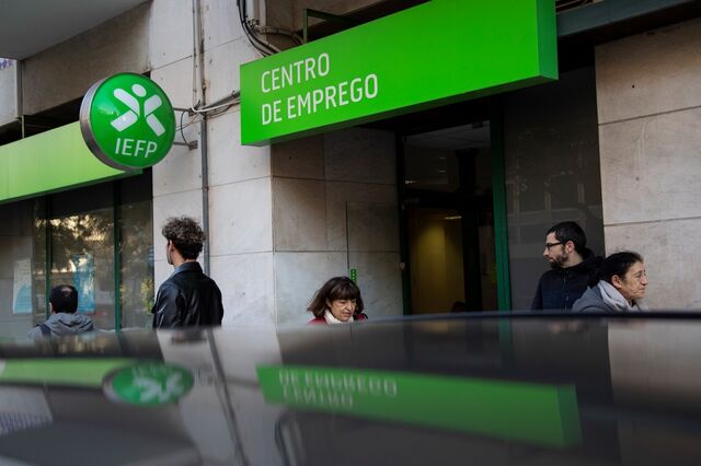 Taxa de desemprego sobe para 6,7% em outubro. É  mais elevada desde março