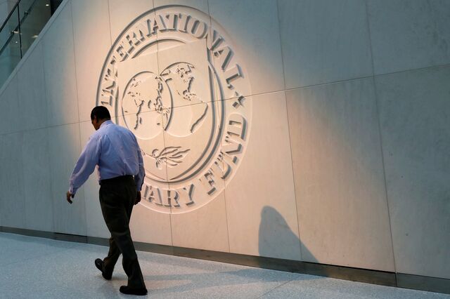 Dívida mundial voltou a cair, mas FMI avisa que tendência vai mudar