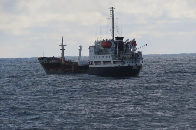 Navios da Marinha Portuguesa acompanham navio russo em águas nacionais