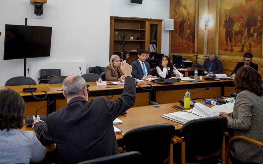 O grupo de trabalho ainda volta a fazer votações esta sexta-feira.