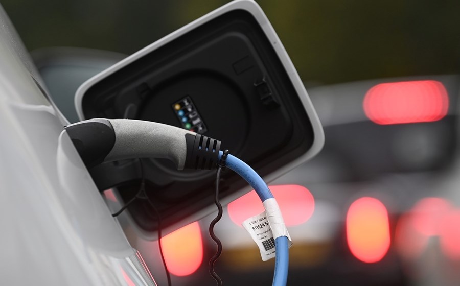 Carros elétricos vão representar 33% dos novos carros em 2030, estimam os analistas do Goldman Sachs.