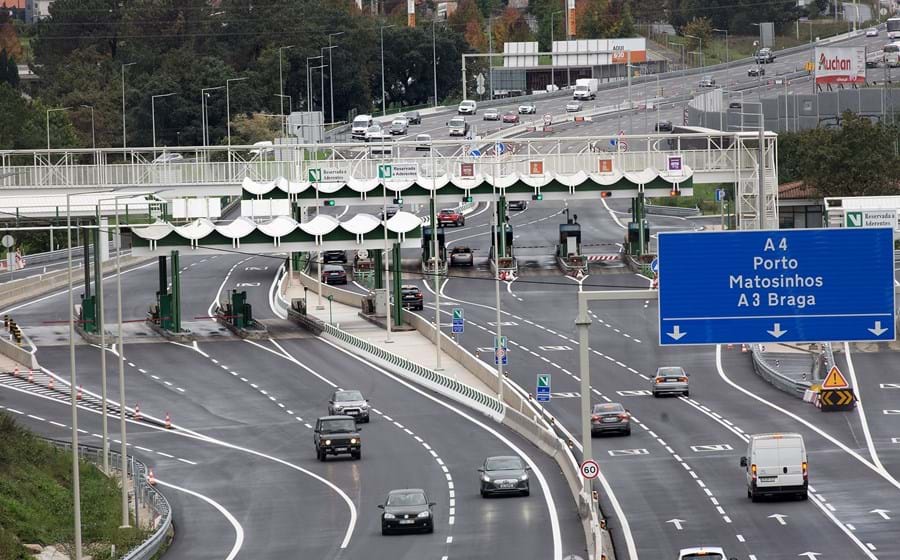 O tráfego diário nas autoestradas nacionais, em termos de média ponderada, era em dezembro de 2022 de 19.207 veículos, mais 1,5% do que em 2019.