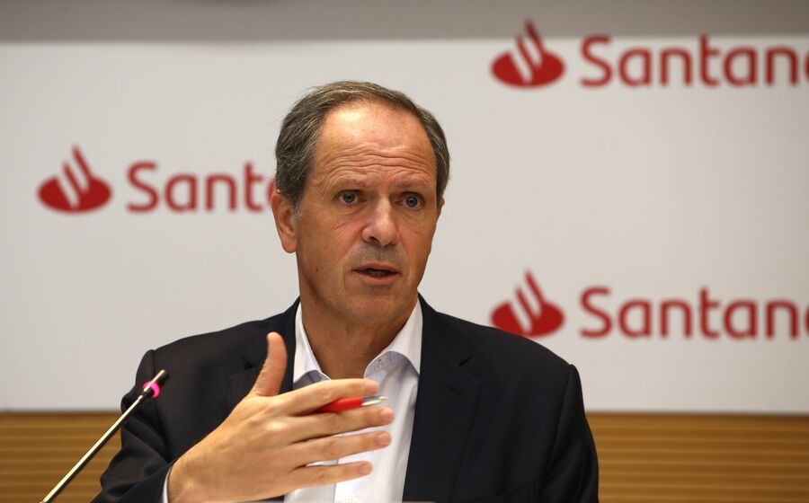 Pedro Castro e Almeida, Santander