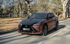 Lexus RZ 450e. Luxuoso, tecnológico e 100% elétrico