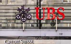 Credit Suisse afunda 60%. Ações já valem menos que preço que UBS vai pagar