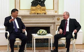 Xi Jinping convida Putin a visitar a China ainda este ano. Japão marca posição