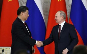 Putin anuncia visita à China em outubro a convite de Xi Jinping