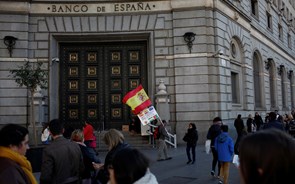 Banco de Espanha quer bancos com reservas anti-crise. Setor tomba em bolsa