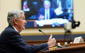 Powell garante que corte de juros está em cima da mesa. Wall Street já recupera