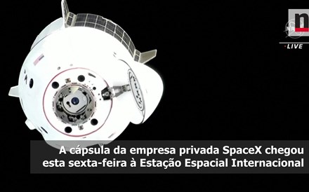 Cápsula SpaceX chega à Estação Espacial Internacional