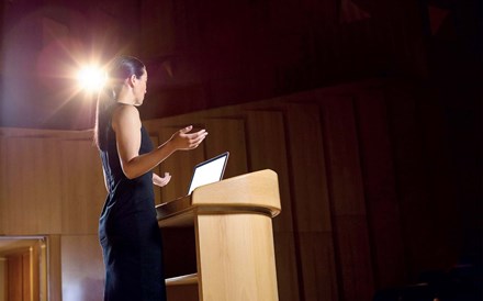 Mulheres em minoria no tempo de antena no discurso público