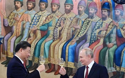 Visita de Xi Jinping à Rússia já terminou: 'Toma conta de ti, querido amigo'