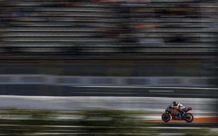 MotoGP ainda acelera com combustíveis fósseis este ano. Até 2027 serão 100% renováveis 
