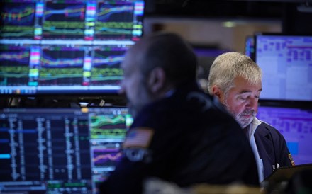 Wall Street cede terreno com maior convicção de nova subida dos juros pela Fed