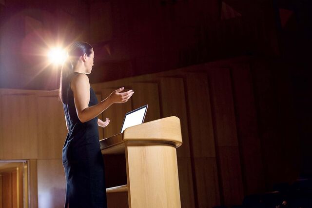 Mulheres em minoria no tempo de antena no discurso público