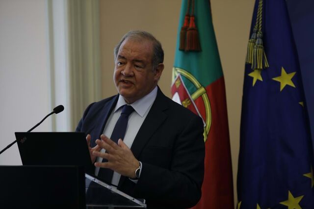 Costa Silva promete menos impostos para empresas e cidadãos