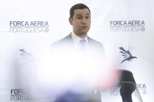 Governo quer que CEO da TAP cesse funções 'o mais rapidamente possível'. Liderança até abril por decidir