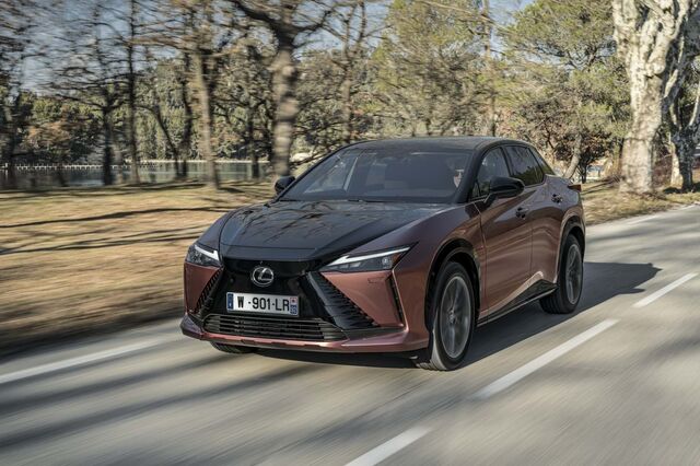 Lexus RZ 450e. Luxuoso, tecnológico e 100% elétrico