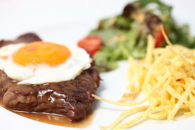 Como a inflação fez aumentar os custos de um menu bitoque em Portugal