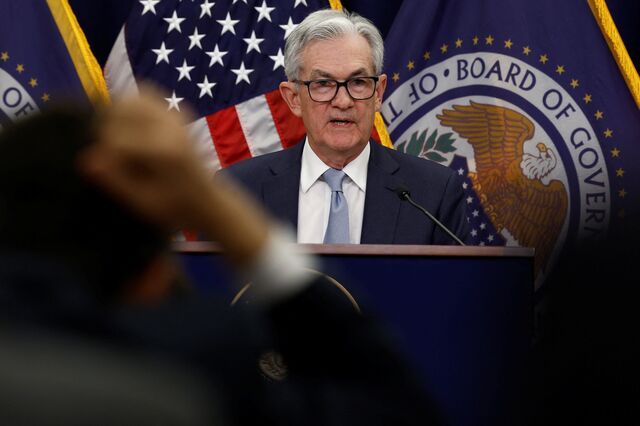 'É evidente que precisamos de reforçar a supervisão e regulação', diz Powell