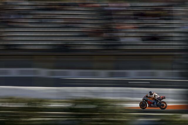 MotoGP ainda acelera com combustíveis fósseis este ano. Até 2027 serão 100% renováveis 