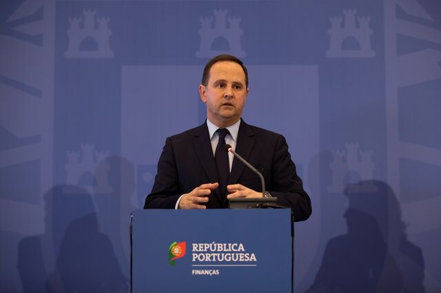 Costa devolve parte do maior brilharete de sempre
