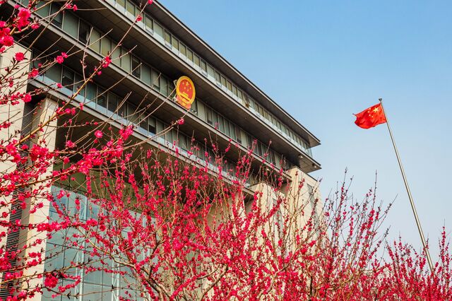 Banco central da China reduz taxa de juros para dar novo impulso à economia