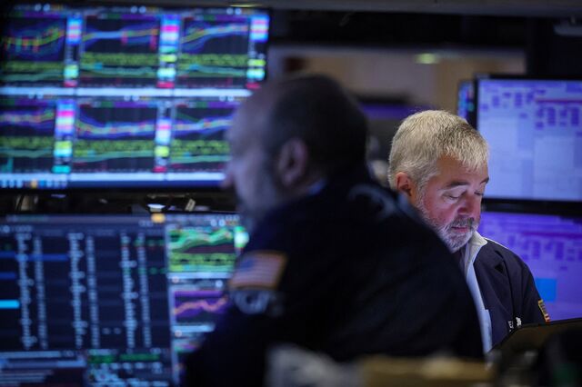 Wall Street à procura de rumo enquanto espera por dados da inflação
