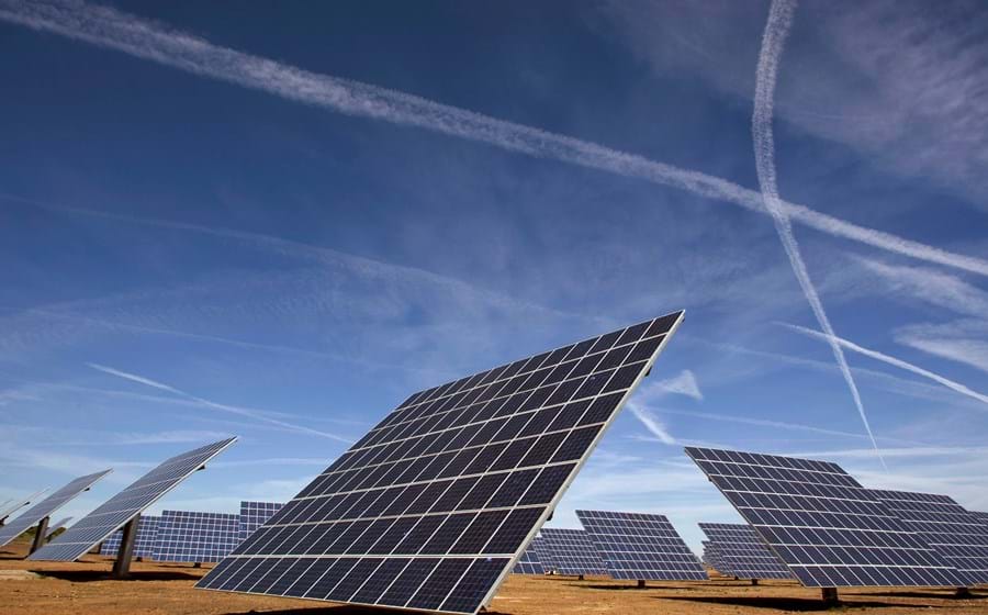 O setor energético vai mobilizar investimentos de cerca de 60 mil milhões de euros até 2030, dos quais 4,7 mil milhões para 6,4 GW de solar.