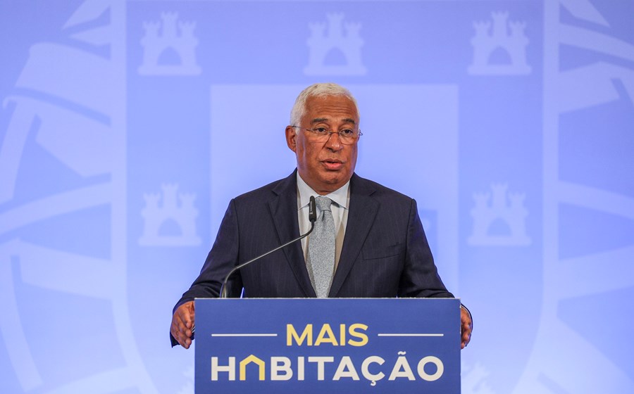 António Costa alargou os beneficiários dos apoio face à proposta inicial.