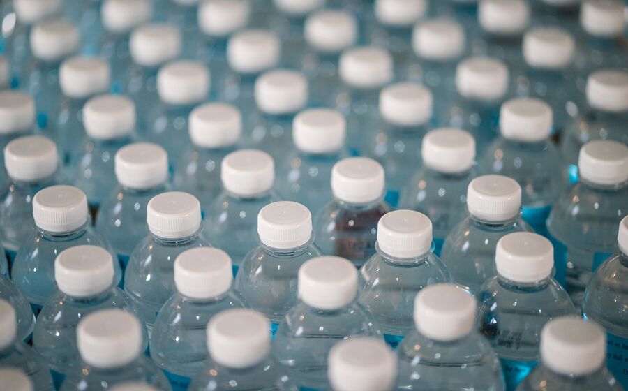garrafas água plástico reciclagem