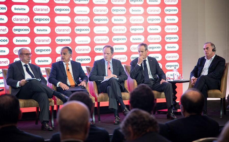banqueiros, José João Guilherme, administrador da CGD, e os CEO João Pedro Oliveira e Costa (BPI), Pedro Castro e Almeida (Santander), Miguel Maya (BCP), e Mark Bourke (Novo Banco).