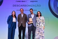 Na categoria Descarbonização, Grandes empresas o Prémio foi para a EDP - Gestão da Produção de Energia, SA com o projeto Parque Solar Flutuante de Alqueva.