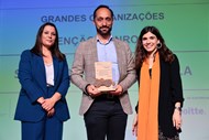 A Saint-Gobain Portugal S.A recebeu uma menção honrosa na categoria Saúde e Bem-Estar nas Organizações Grandes Empresas com projeto Programa de Bem-Estar Mental da Saint-Gobain Portugal