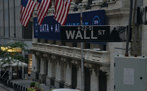 Wall Street no vermelho com investidores a digerirem dados do emprego