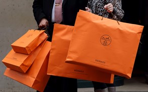 Hermès supera fasquia dos 200 mil milhões em bolsa. Chegou a valer mais do que a Novartis
