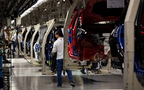 Confiança da indústria automóvel alemã cai para o valor mais baixo desde 2021