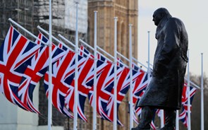 Governo britânico alarga sanções a assessores e familiares de oligarcas russos