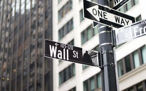 Wall Street pinta-se de verde, sustentada por inflação abaixo do esperado nos EUA