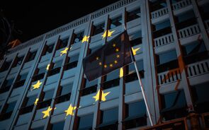 Juros aliviam na Zona Euro acompanhando a queda das expectativas sobre a inflação 