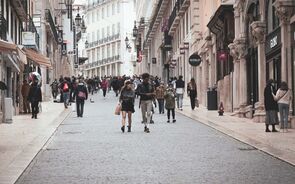 lisboa rua pessoas consumo comércio