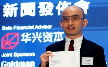 Grupo de banqueiro chinês desaparecido suspende negociações em bolsa
