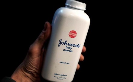 Johnson & Johnson propõe 8,9 mil milhões de dólares para acabar com processos sobre pó de talco