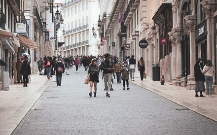 Vendas no comércio a retalho recuam em abril na Zona Euro e União Europeia