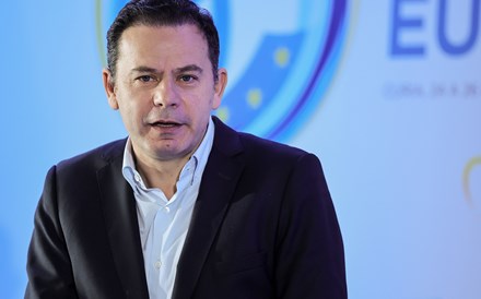 PSD não consegue descolar do PS